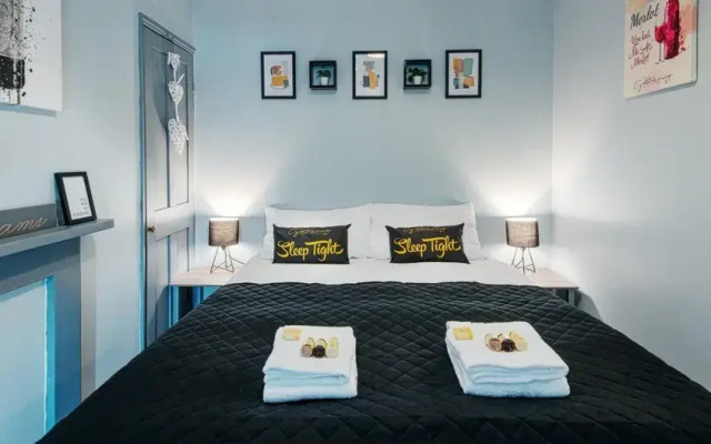 The Clifford Gathering - Sleeps Up To 10