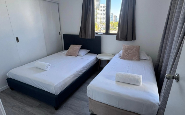 Aristocrat Apartments – Guest Rooms – Gold Coast