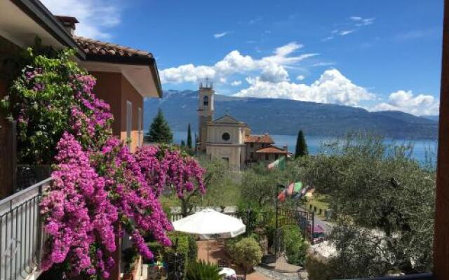 Villa Sybille With Pool And Lake View