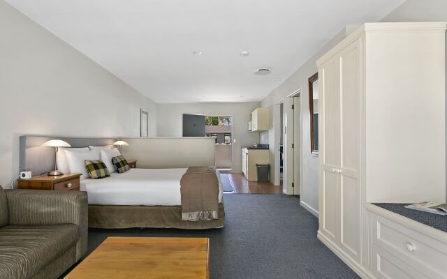 Baycrest Lodge