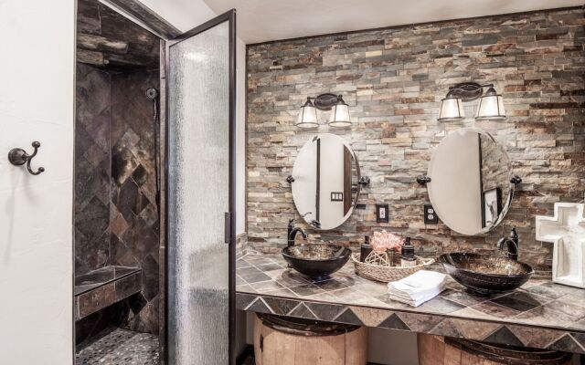 Rustic Pines Retreat