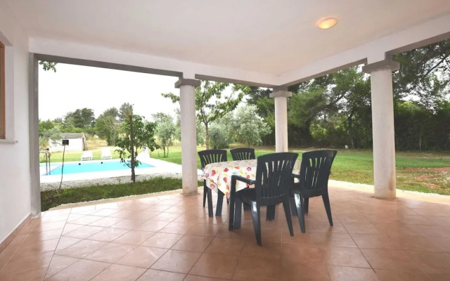 Modern Apartment in Banjole With Pool
