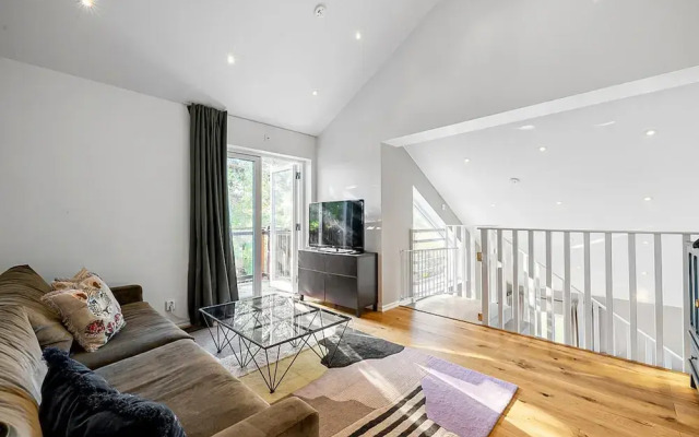 Modern Villa With Jacuzzi