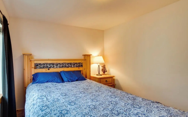 Cozy Ronald Retreat w/ Community Amenities!