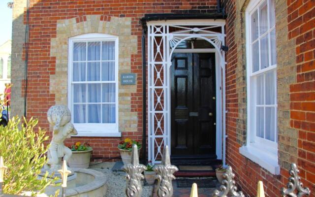 Sleeps14 Seaside Luxury House on the Suffolk Coast