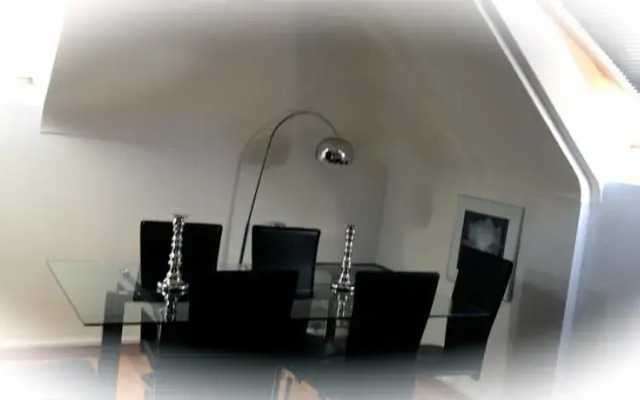 Numer 3 , Flat 12 Lorne Park Road