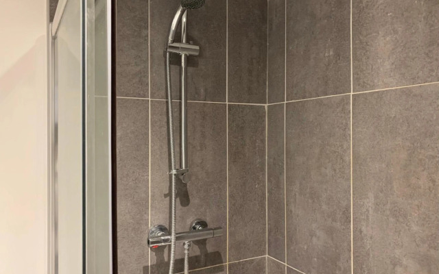 Modern Serviced Apartment - Near City Centre