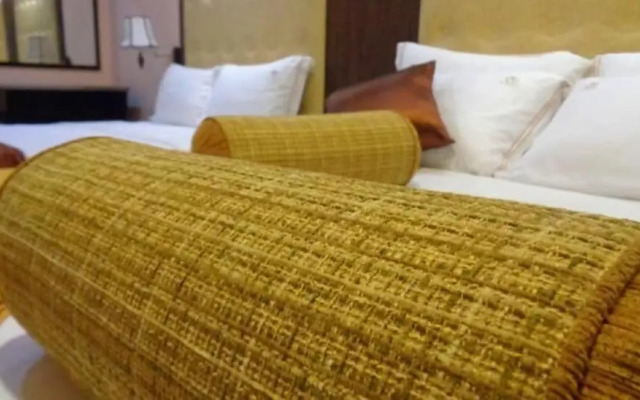 The Queensburry City Hotel