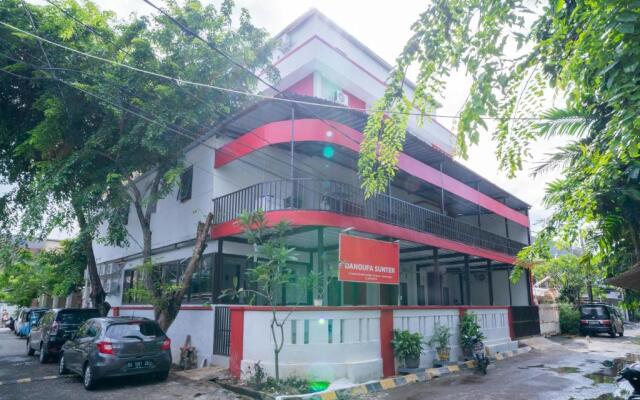 RedDoorz Plus near ITC Cempaka Mas 2