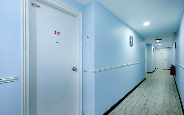 OYO 43963 T Signature Hotel