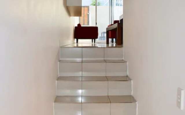 Tranquil 1 Bedroom Apartment With Sunny Courtyard