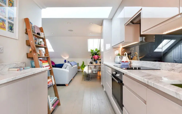 Stylish Family Home Close To Ealing Common