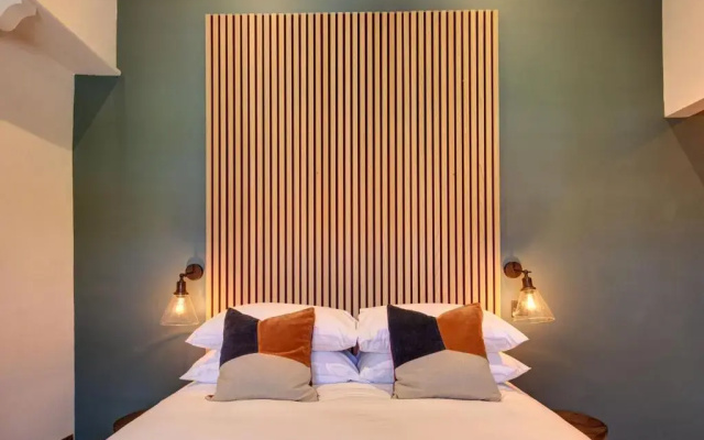 The Railway Hotel by Barefoot Retreats