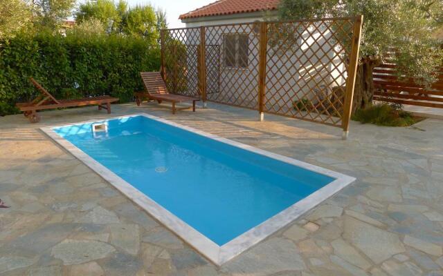Ampoulos Rooms & Apartments