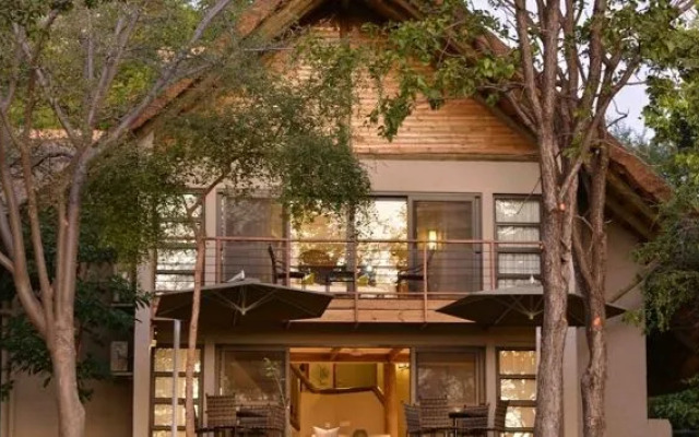 Victoria Falls Safari Suites