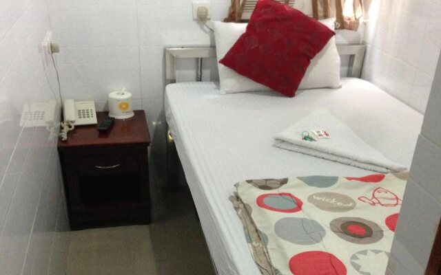 Canadian Hostel