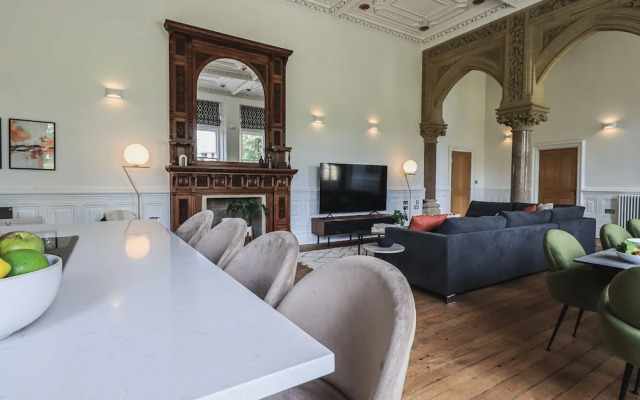The Wilfred Suite Stone Cross Mansion