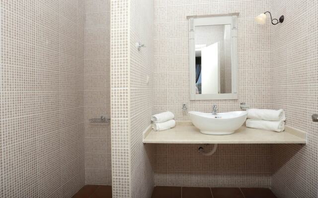 Enjoy the Great Amenities Offerd at the Mourtzanakis Residence