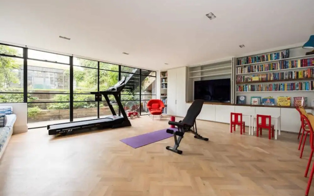 Elegant Primrose Hill Townhouse With Garden