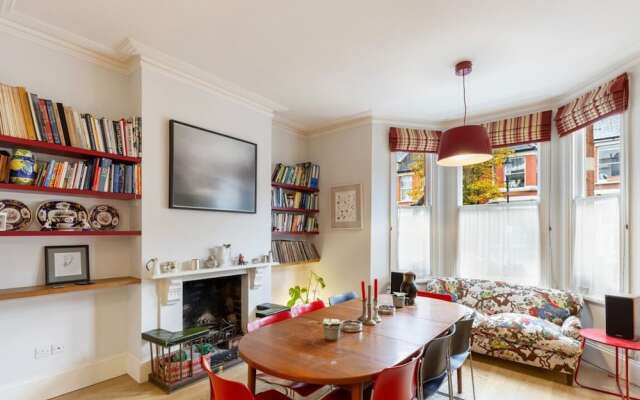Lovely 4 Bedroom House near Portobello