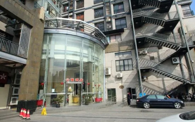 Yasi Apartment Hotel