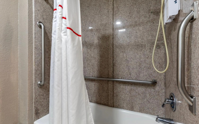 Red Roof Inn Suffolk