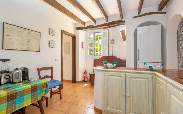 Traditional Charm With Private Pool
