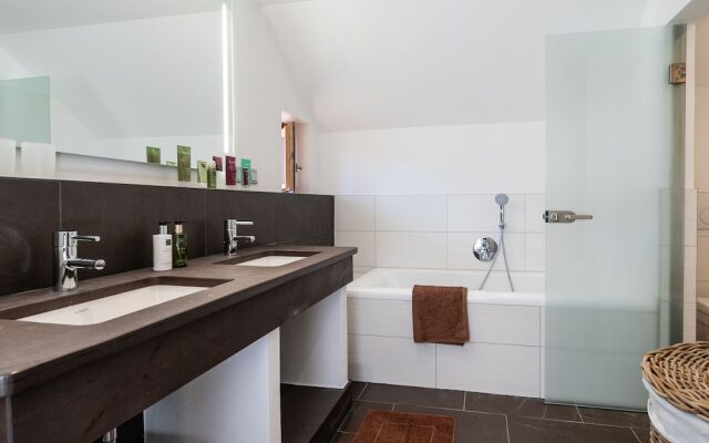 Upscale Chalet In Mauterndorf With Sauna And Ski Storage