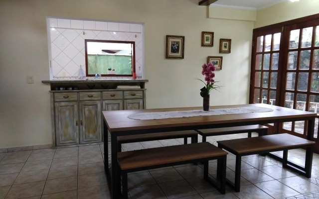 Casa 5 suítes com piscina e churrasqueira