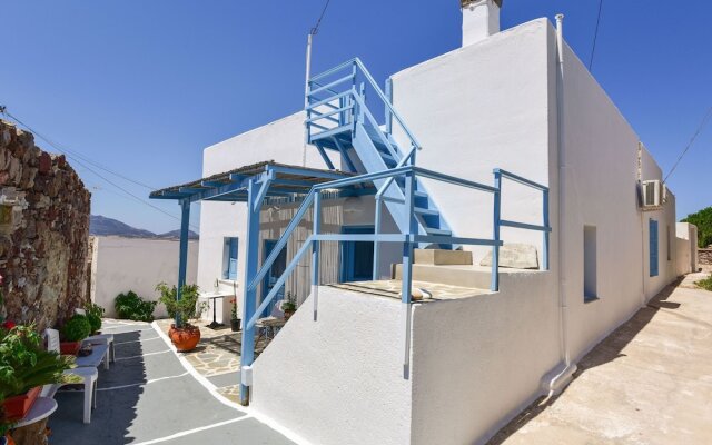 Snug Holiday Home in Tripiti With Roof Terrace Near Watersports