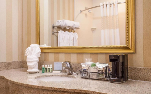 Hampton Inn & Suites Addison
