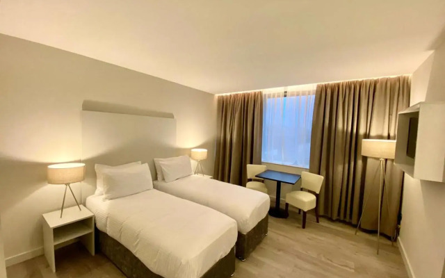 Axiom Park Hotel