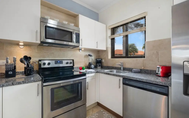 Beautiful Gated Community Retreat Near the Beach