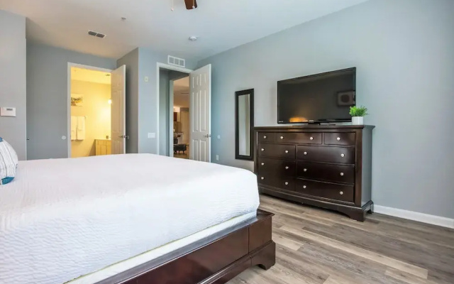 5049 Shoreway Loop #201