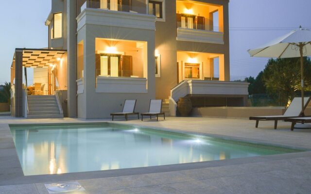 Private Pool Luxurious Villa with Parking & BBQ