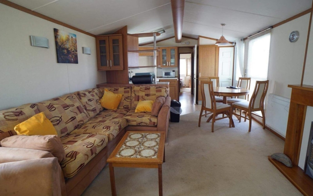 2 Bedroom Caravan at Heacham Beach With Decking