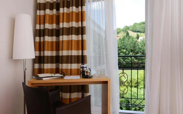Chloe Hotel