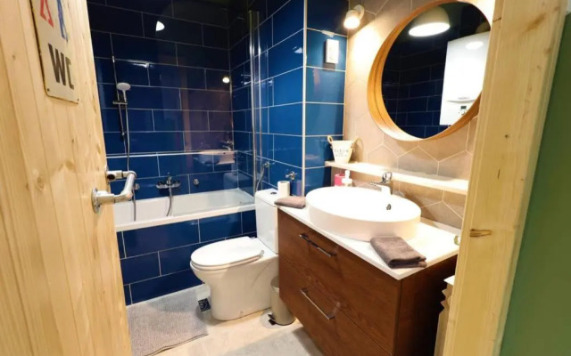 Room Emma,between bus and train station,Netflix,speed Wi-Fi