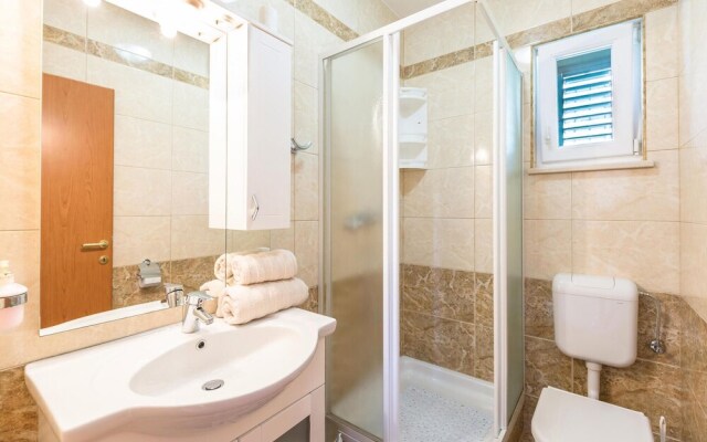 Amazing Home in Tucepi With Wifi and 4 Bedrooms
