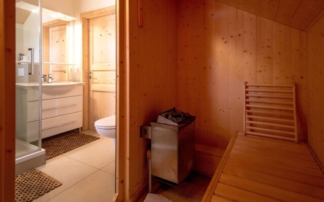 Luxurious Chalet in Murau with Outside Hot Tub