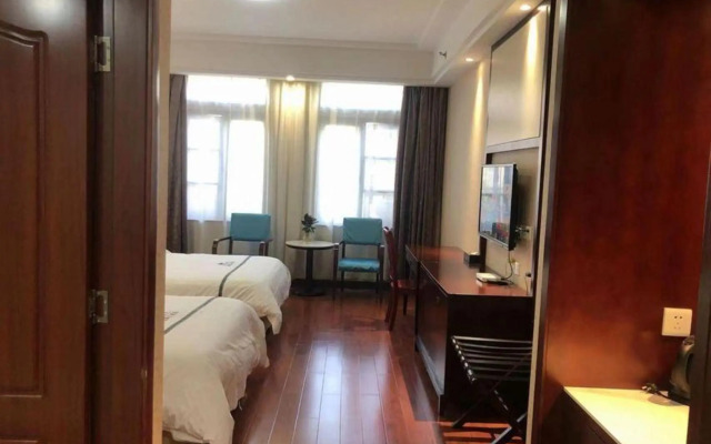 Wuhan Guochuang Chuyuan Donghu Hotel