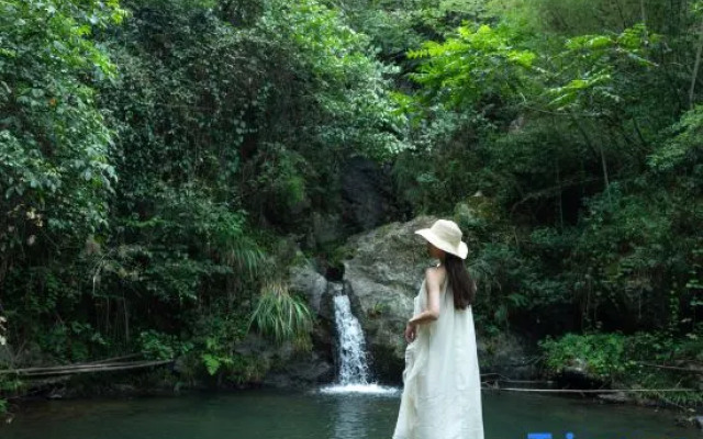 Anji Wenshan tired late · See mountain view cloud holiday light luxury hotel