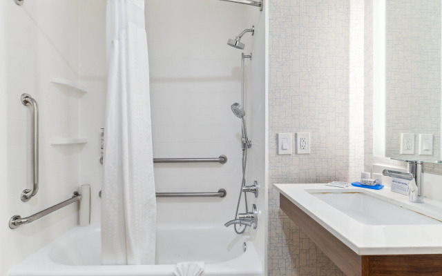 Holiday Inn Express & Suites Mountain View Silicon Valley by IHG