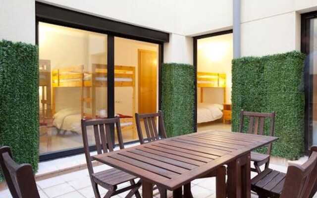 Spacious Apartment for Families Near Park Guell