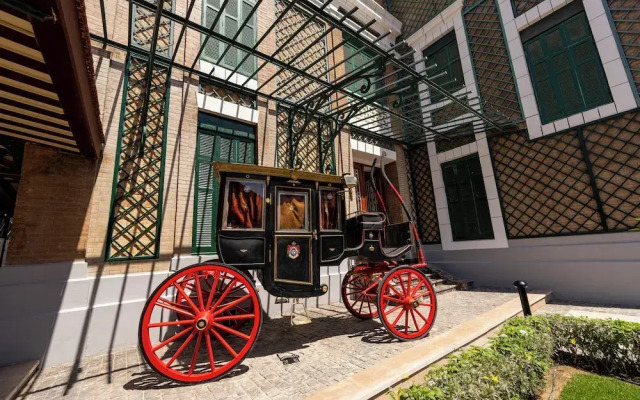 Maison Maxim De Lesseps