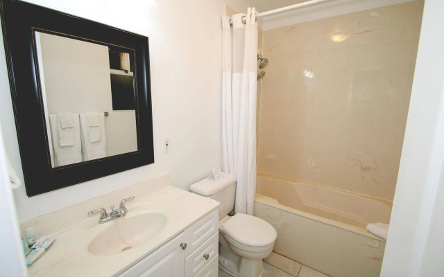 Duffin Cove Oceanfront Lodging