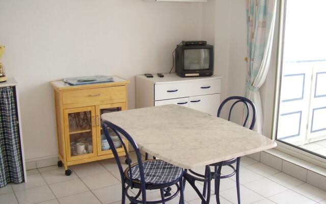 Apartment With one Bedroom in Fouras, With Wonderful sea View, Pool Ac