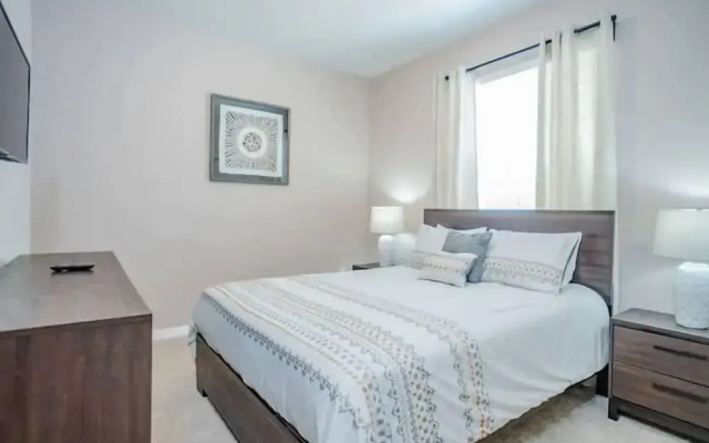 4606 TD - 5BR Townhome Marvel: Private Pool