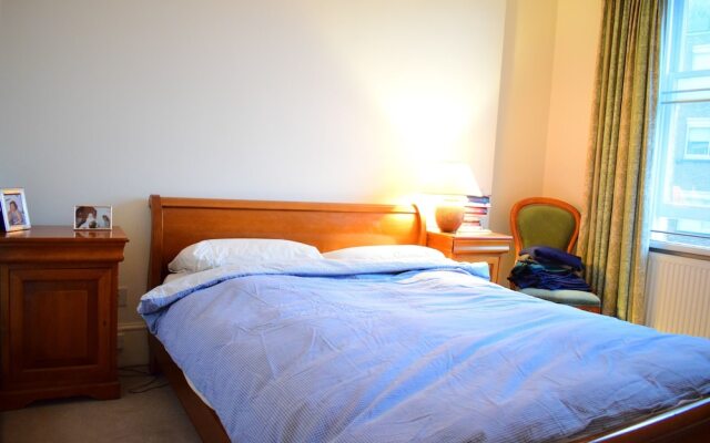 Kensington 2 Bedroom Flat With Balcony