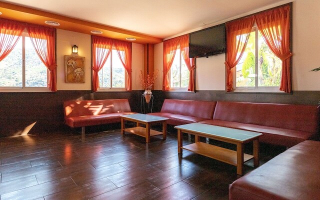 Elegant Apartment in Totalán with Hot Tub